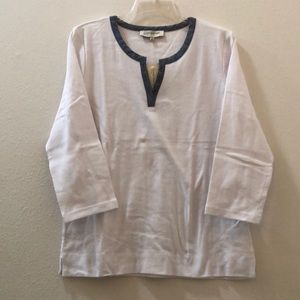 White top with denim trim